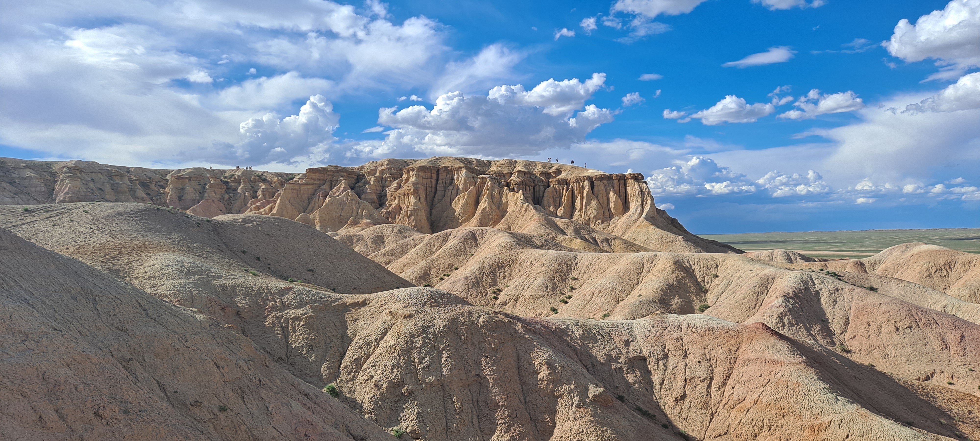Tsagaan Suvarga white cliffs — Gobi Desert